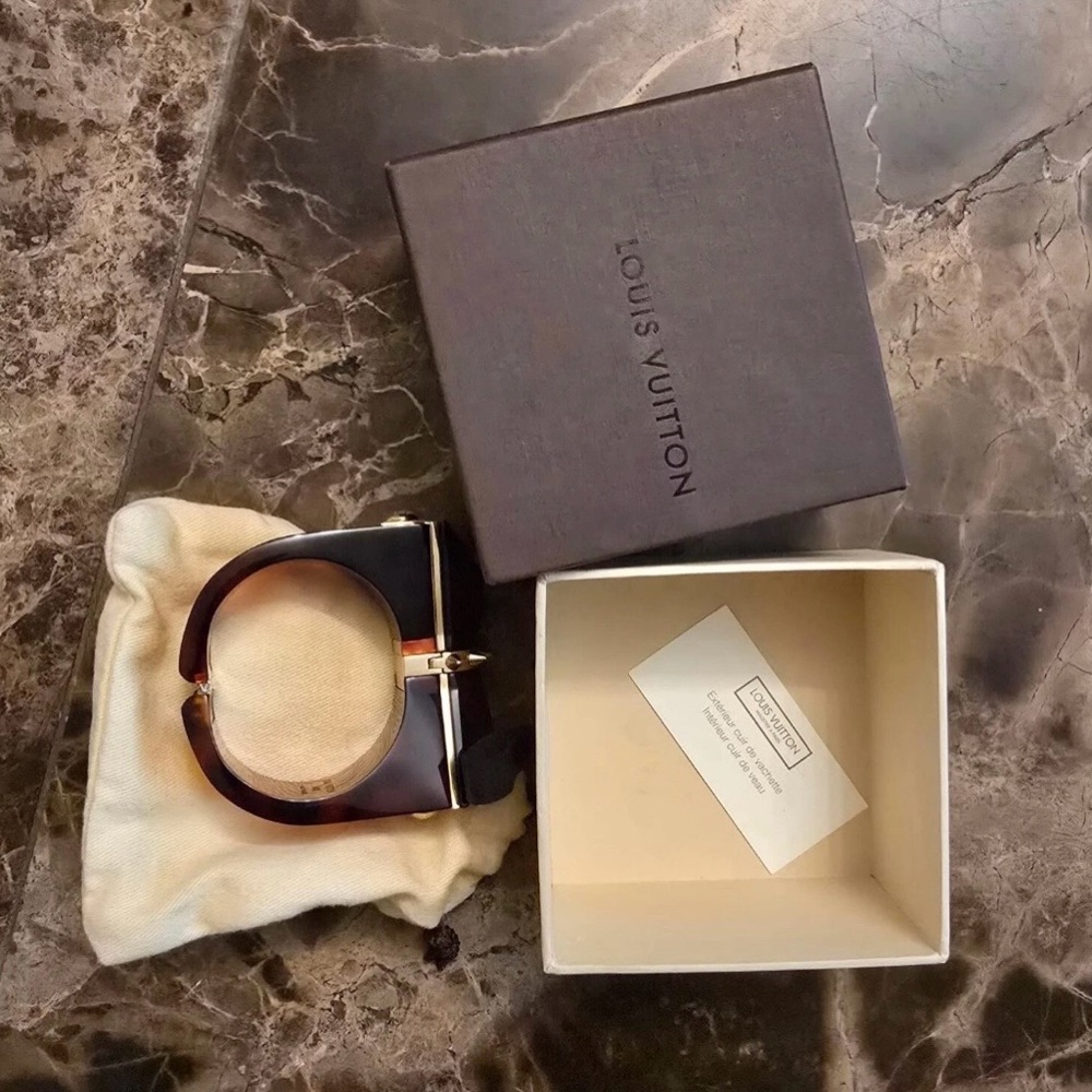 Louis Vuitton Spiky Bow Cuff Tortoise Bracelet Beautiful!! RARE - Picture 15 of 15